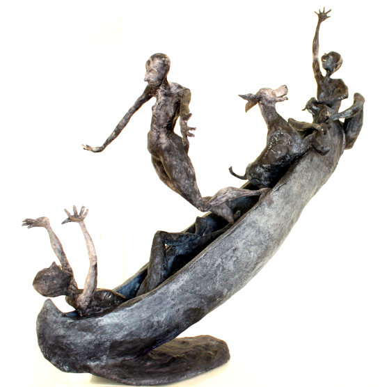 Sculpture unique en papier recyclé, incarnant la joie du kayak prêt-à-pagayer. Une œuvre d'art pour les amoureux de l'aventure nautique.